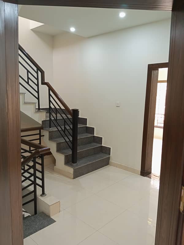 Spacious 5 Marla Brand New Designer House, 3 Bed Room With Attached Bath, Drawing Dinning, Kitchen,T. V Lounge Servant Quarter On Top With Attached Bath 15