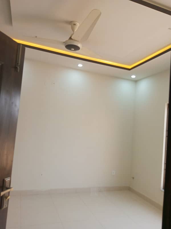 Spacious 5 Marla Brand New Designer House, 3 Bed Room With Attached Bath, Drawing Dinning, Kitchen,T. V Lounge Servant Quarter On Top With Attached Bath 17