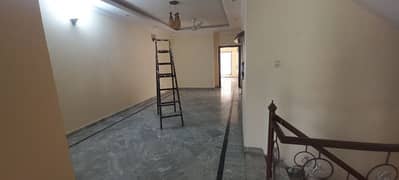 3 bedroom upper portion park facing for rent