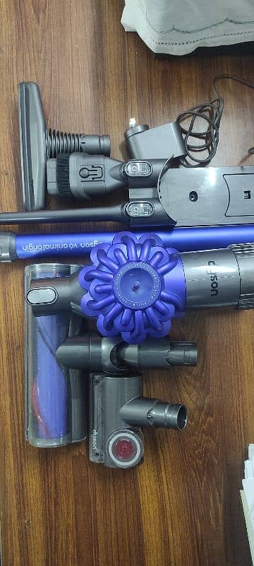 Dyson V6 Animal version cordless vacuum cleaner 1