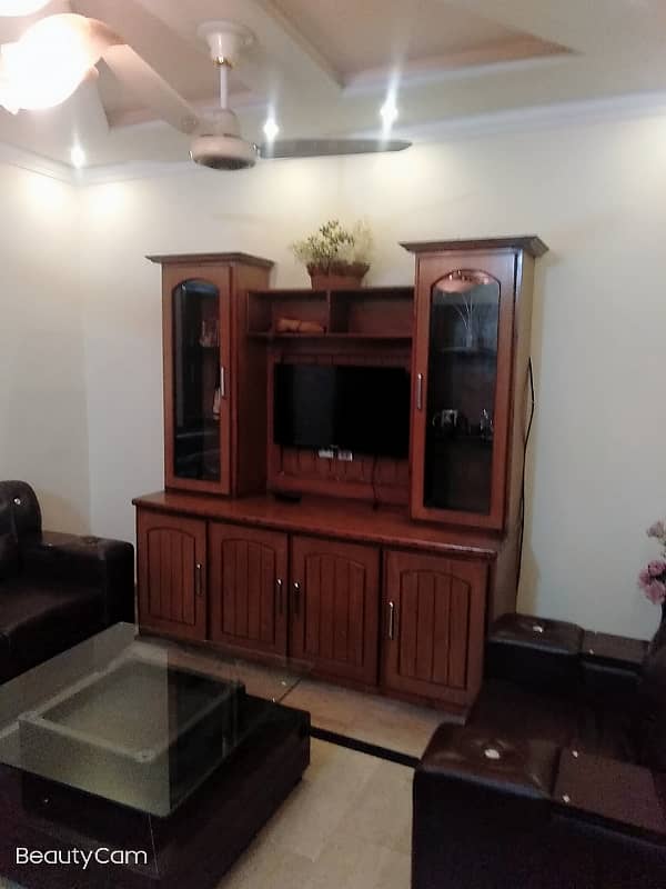 Vip beautiful 6 Marla upper portion is available for rent in sabzazar lhr 3