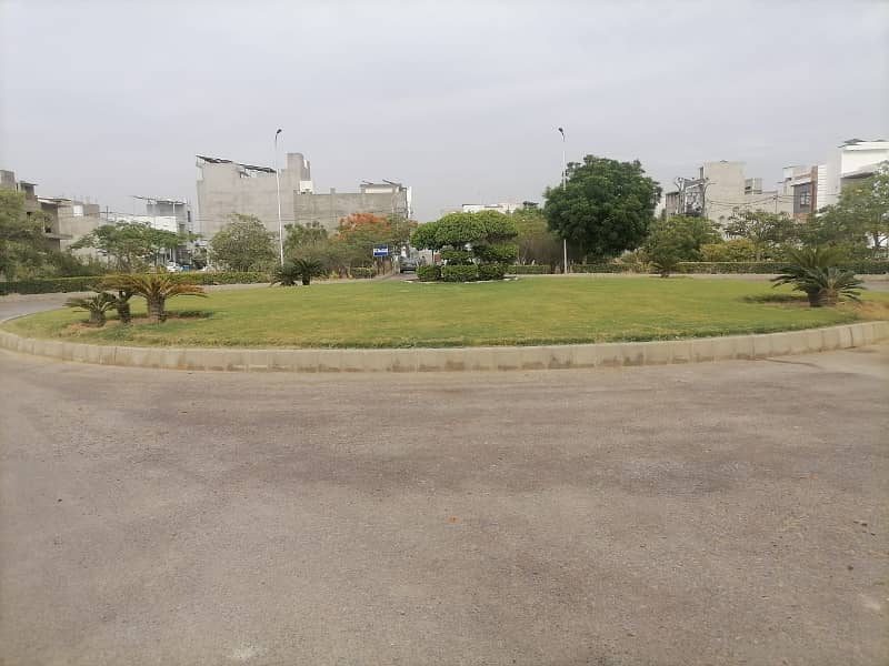 "AL JADEED RESIDENCY" OFFERS BEST DEAL IN TOWN 280 Sqyds Corner Plot Available Demend 1 Caror 75 Lacs on cash 3