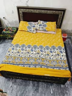 Used bed of wooden on cheap prices