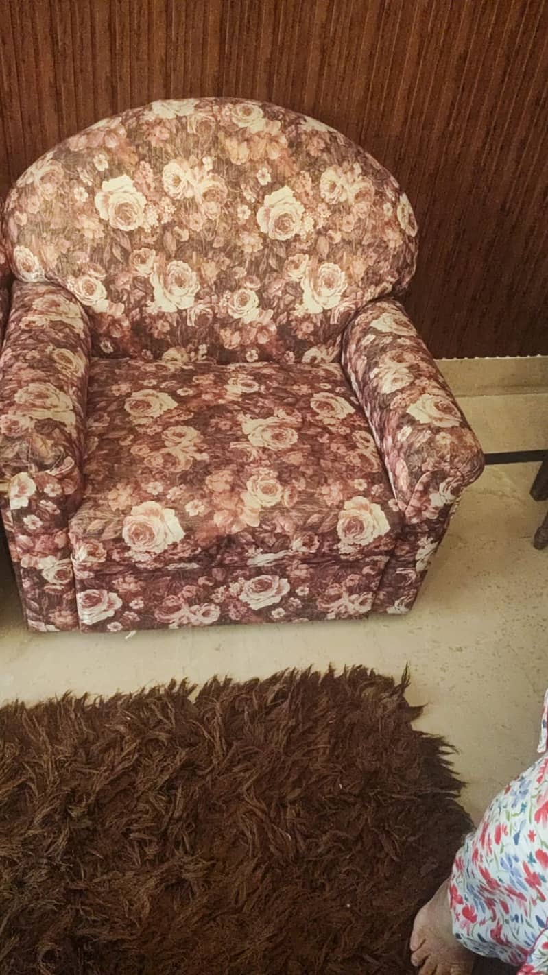 5 seater sofa, 3+1+1, urgent sale 1