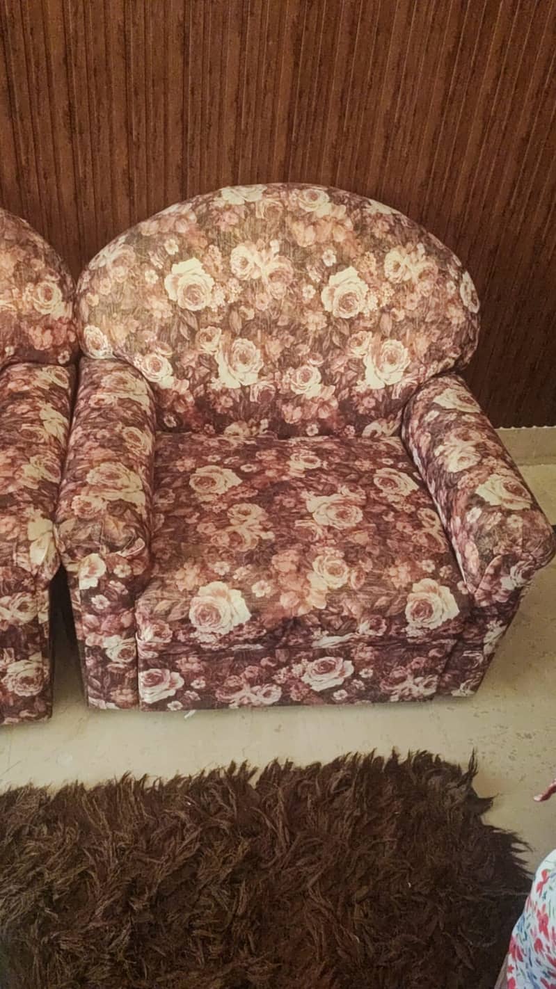 5 seater sofa, 3+1+1, urgent sale 3