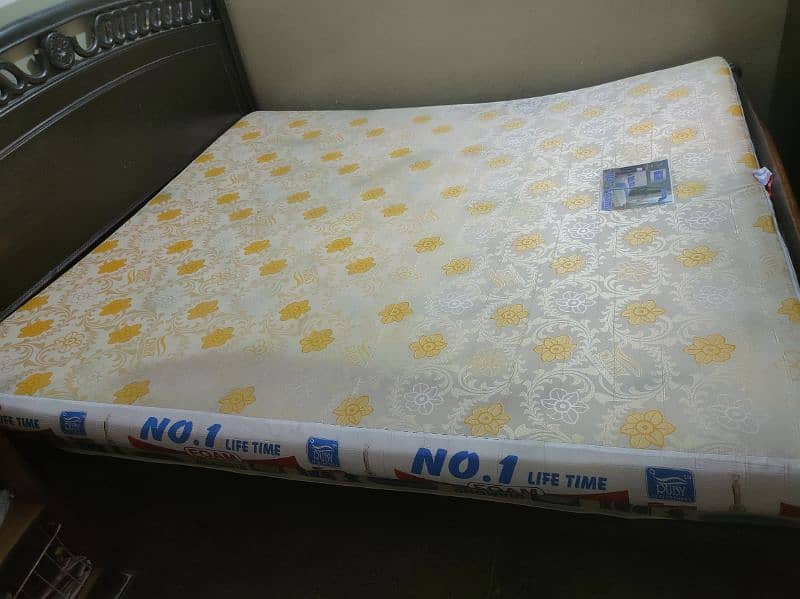 Rubi King size mattress for sale 1