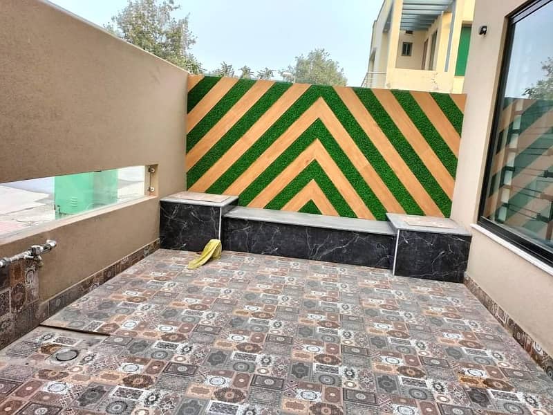 10 Marla Brand New House For Rent in Bahria town Lahore 3