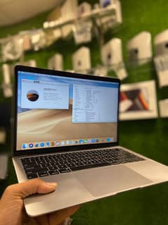 MacBook Air 2019 Display: 13 inches -16GB-256GB Processor: intel/1.6