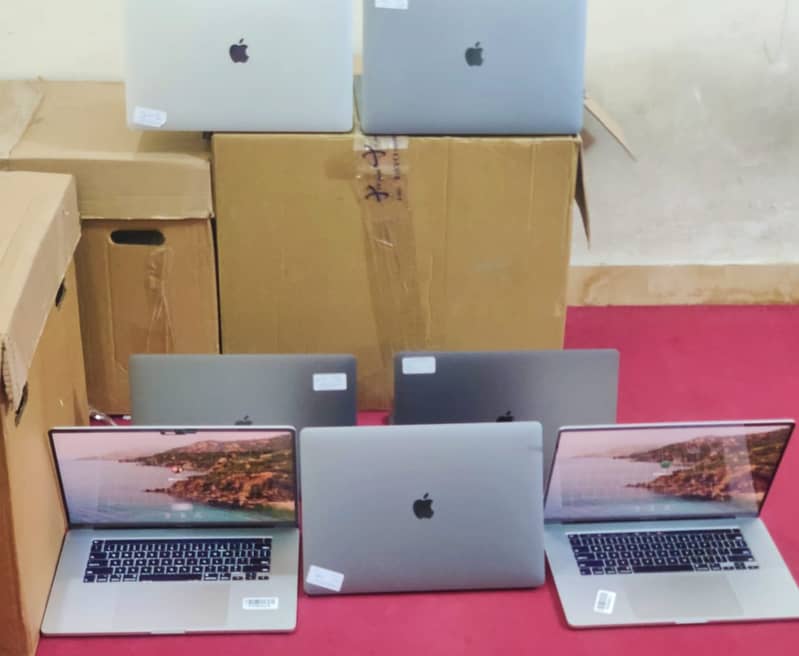 Apple macbook pro 2019 i9 15 inch 32gb/512gb 4gb graphics with charger 0