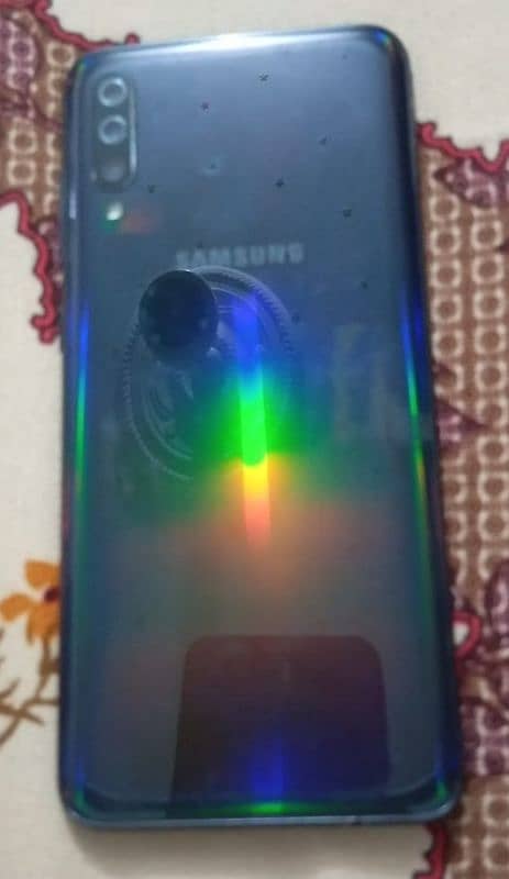 Samsung Galaxy A70 6/128 with box (Non-pta) 1