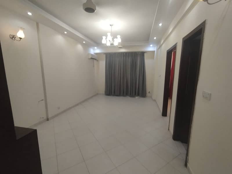 ONE BED AVAILABLE FOR RENT IN PHASE 8 4