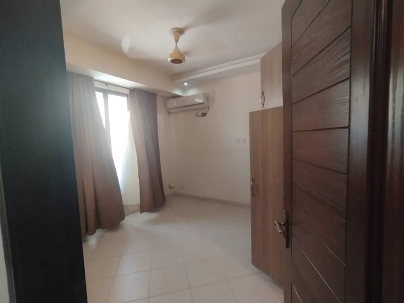 ONE BED AVAILABLE FOR RENT IN PHASE 8 6