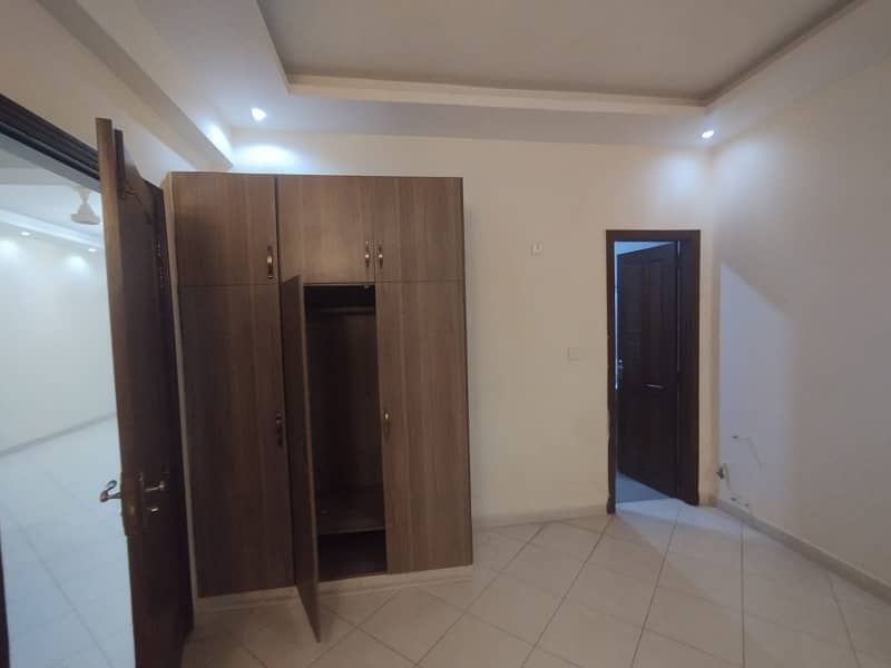 ONE BED AVAILABLE FOR RENT IN PHASE 8 8