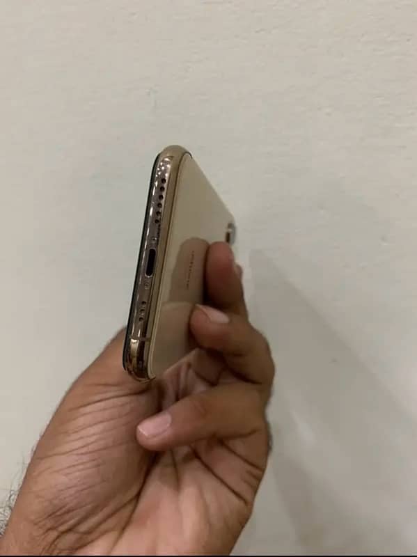 iPhone XS 3