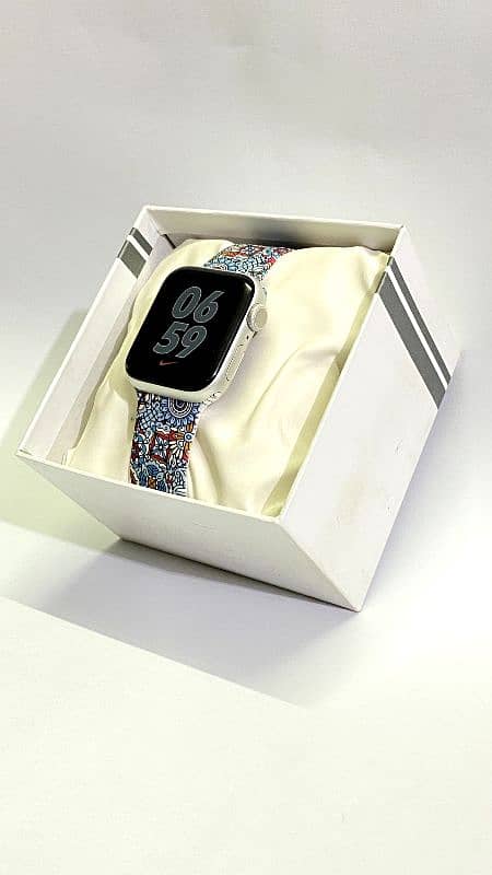 Apple Watch Series 6 Nike Edition - Excellent Condition (9/10) 4