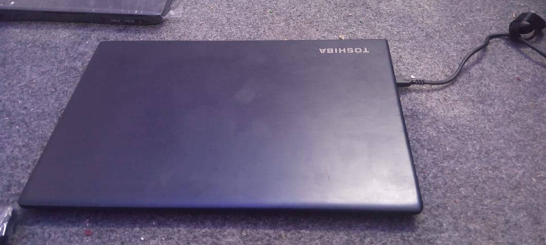 Toshiba Slim Laptop i5 7th Gen 1