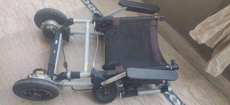 Motorized wheelchair imported foldable. 2 pieces 4