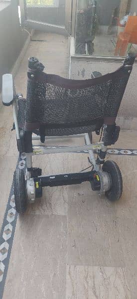 Motorized wheelchair imported foldable. 2 pieces 7