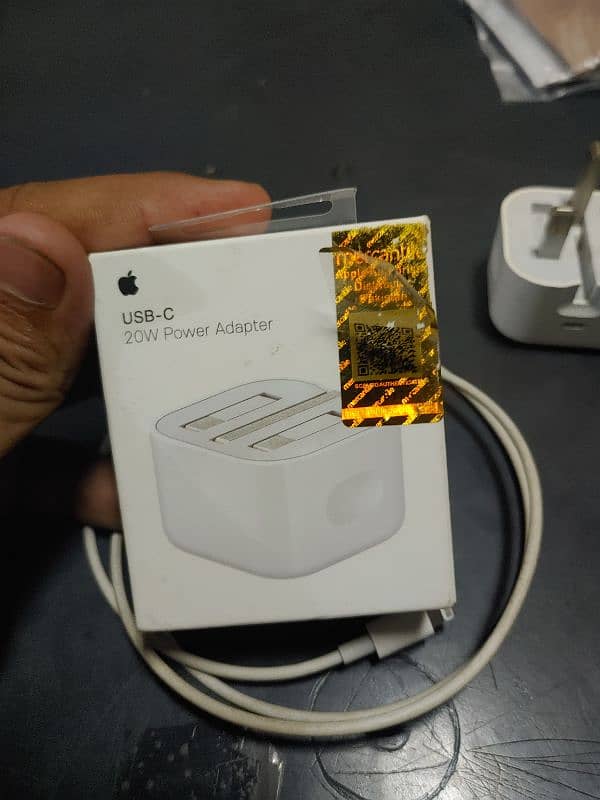 charger. iphone 13 pro max 4