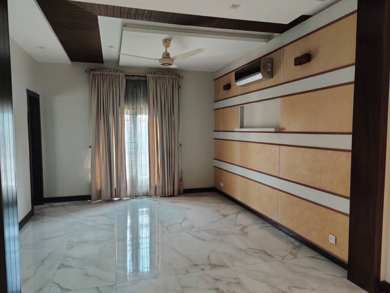 10 Marla Slightly Used House For Sale In Bahria Town - Janiper Block Bahria Town Canal Road Lahore 4