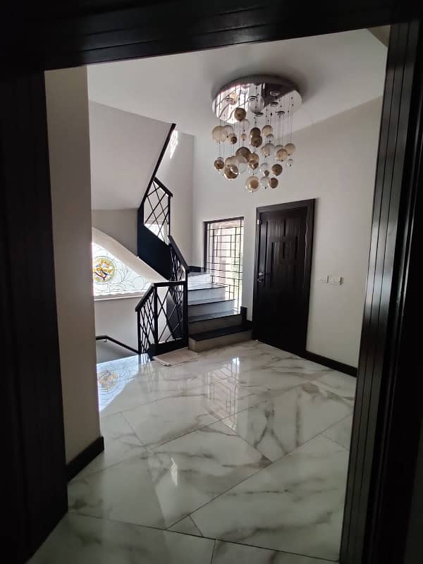 10 Marla Slightly Used House For Sale In Bahria Town - Janiper Block Bahria Town Canal Road Lahore 13