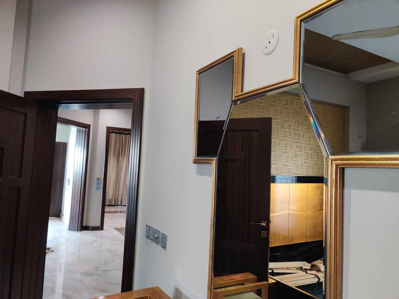 10 Marla Slightly Used House For Sale In Bahria Town - Janiper Block Bahria Town Canal Road Lahore 17