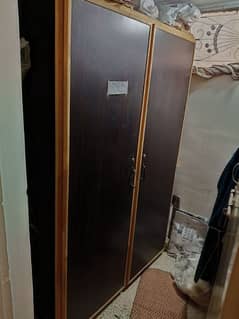 Big almari almirah wardrobe Cupboard for sale in best condition