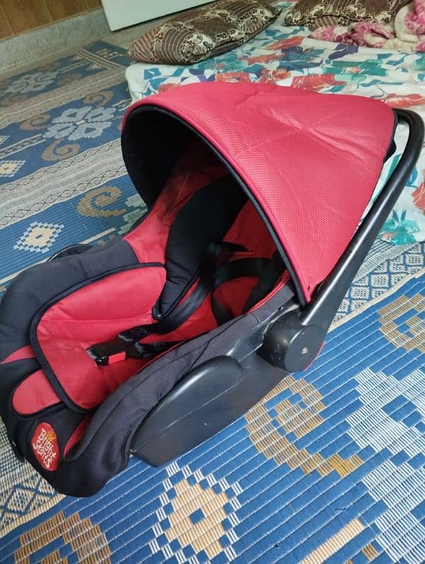 Baby Carry Cot/Car seater 2