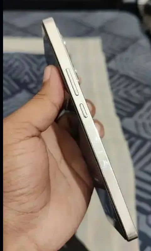 infinix note 40 with mag charger and 8 month warranty 1