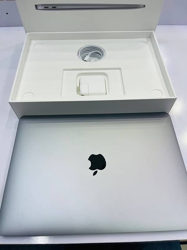 macbook air M1 8gb 256gb 20june warranty 4