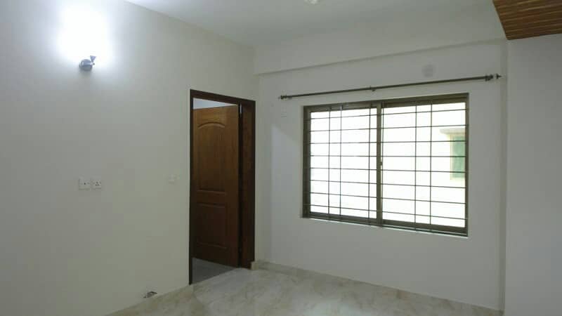 10 Marla 3 Bed Brand New Flat For Sale Askari 11 Lahore 6