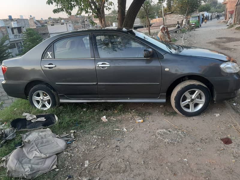 Toyota Corolla SE saloon 2004 1600 5