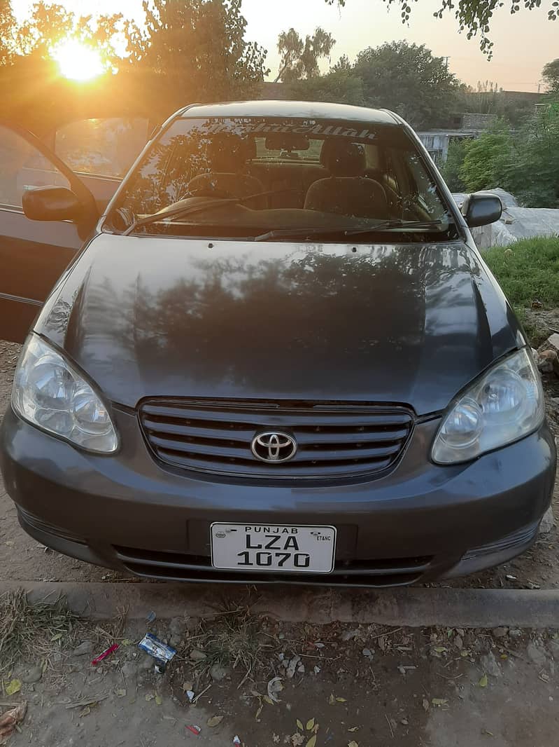 Toyota Corolla SE saloon 2004 1600 9