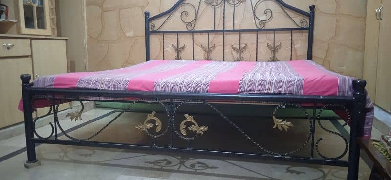 IRON BED IS FOR SALE 4