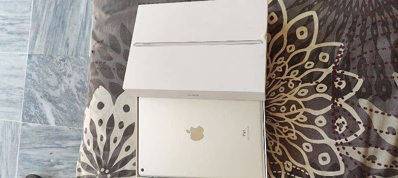 Ipad 9th generation with complete box 6