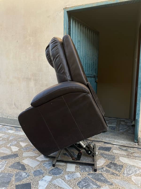 highlife triple motor romote control recliner. 2