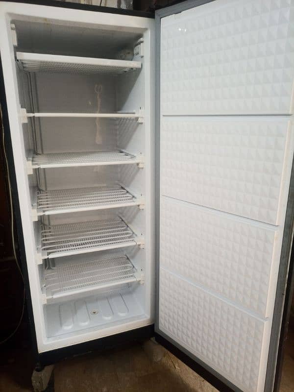 Dawlance vertical freezer 4