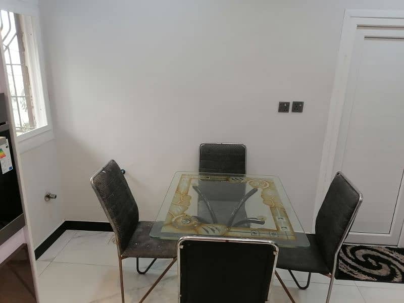 4 seater dinning table 1