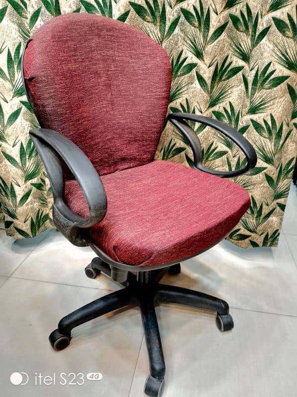 OFFICE CHAIR FOR SALE IN GOOD CONDITION 1