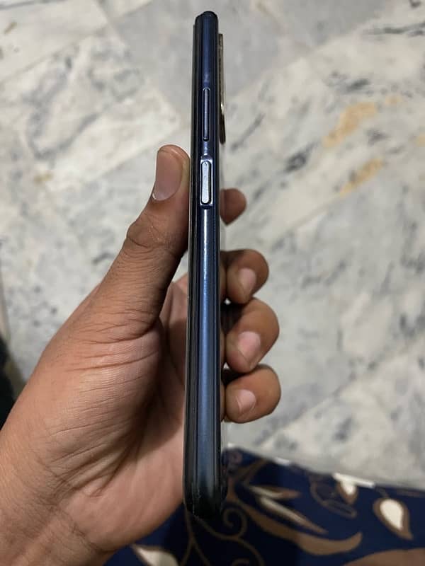 vivo Y20 4/64 with Box price 18500 6