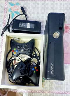 XBOX 360 Slim  500 gb wit 65+ top games and others