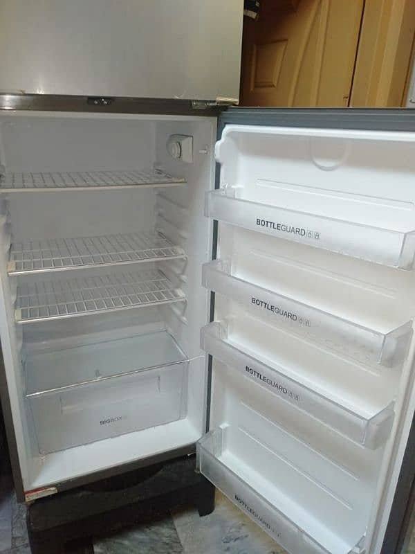 Refrigerator in Good Condition 3