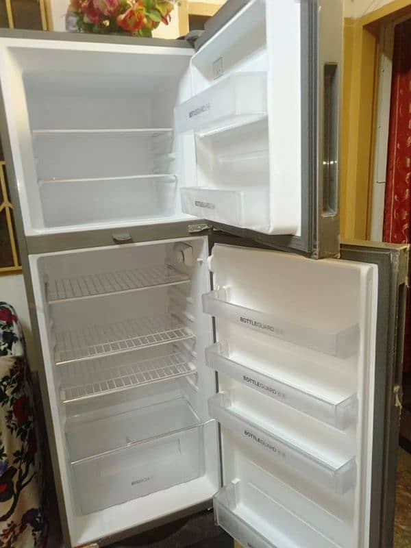 Refrigerator in Good Condition 4