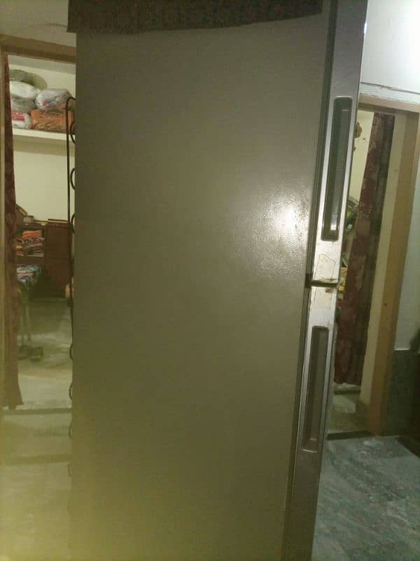 Refrigerator in Good Condition 8