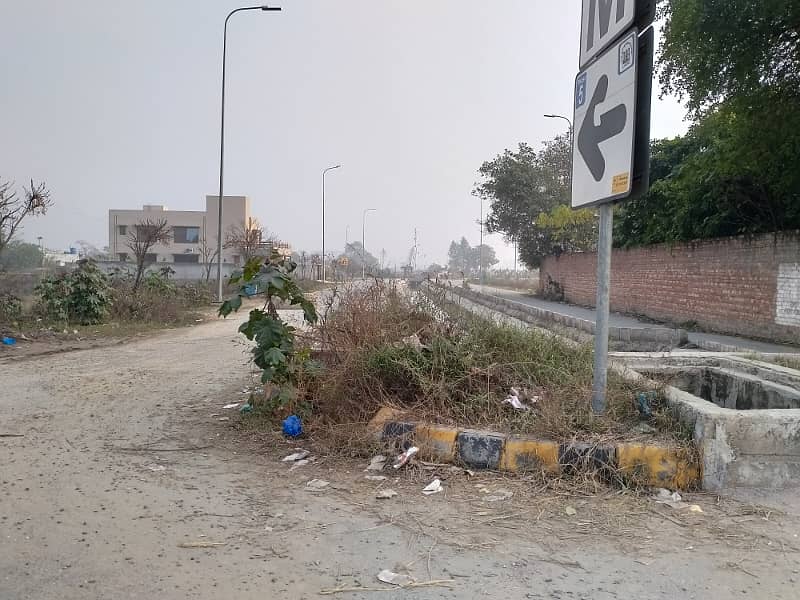 1 Kanal Outclass Location Residential Plot No 611 For Sale In DHA Phase 5 M Block Lahore 1