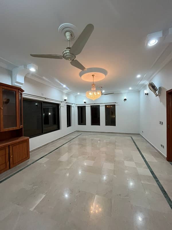 3 bedroom with separate Gate Akbar portion for rent neat and clean demand 150000 3