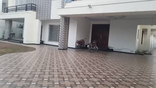 2 Kanal Dubble storey house available for sale in college Road Lahore 0