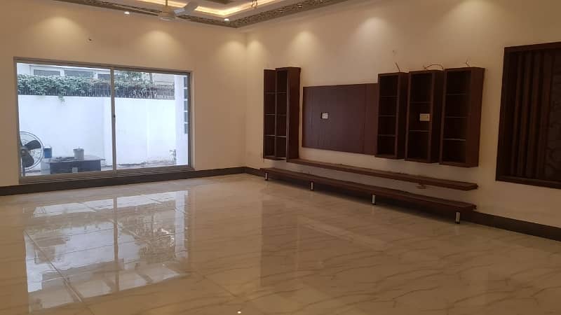 2 Kanal Dubble storey house available for sale in college Road Lahore 6