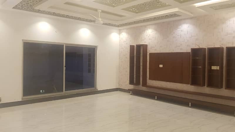 2 Kanal Dubble storey house available for sale in college Road Lahore 9