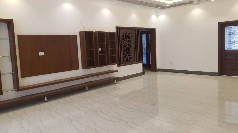 2 Kanal Dubble storey house available for sale in college Road Lahore 44